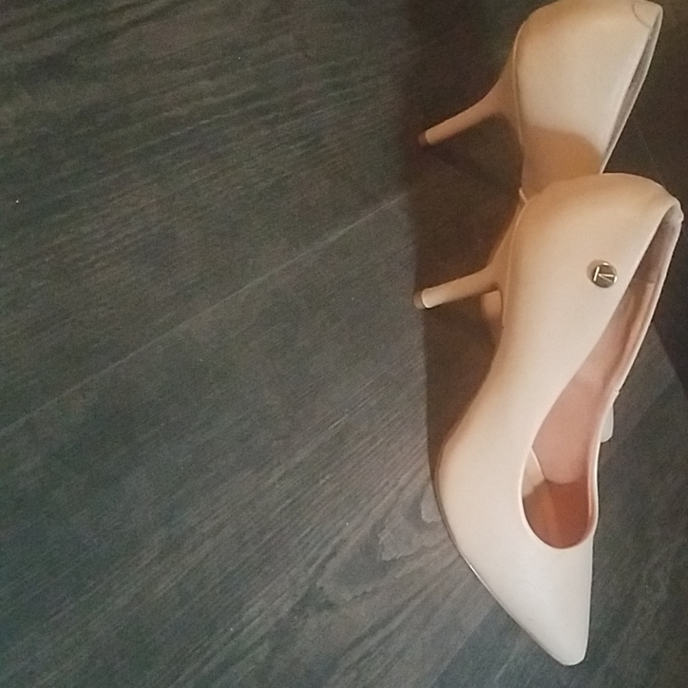 Shoes - Picture 5 of 7